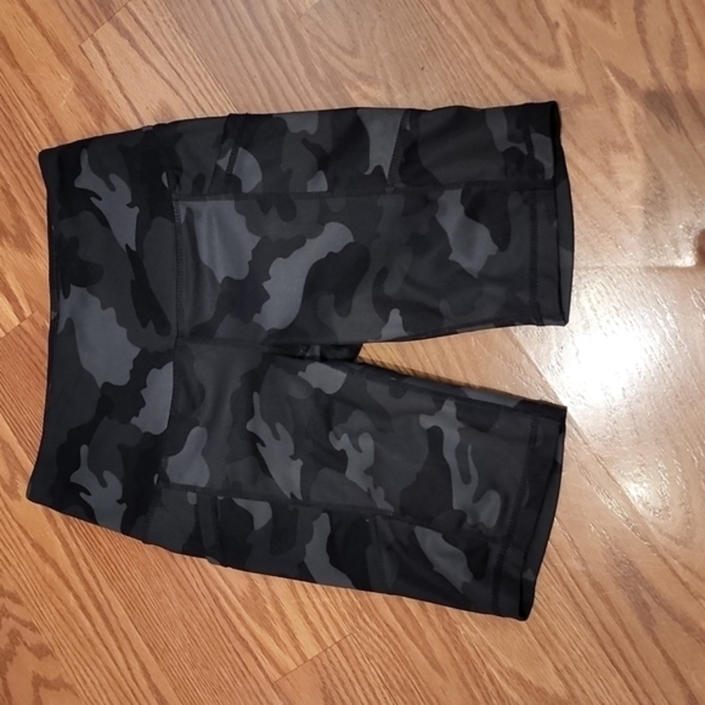Yogalicious lux shorts size xs camo‎